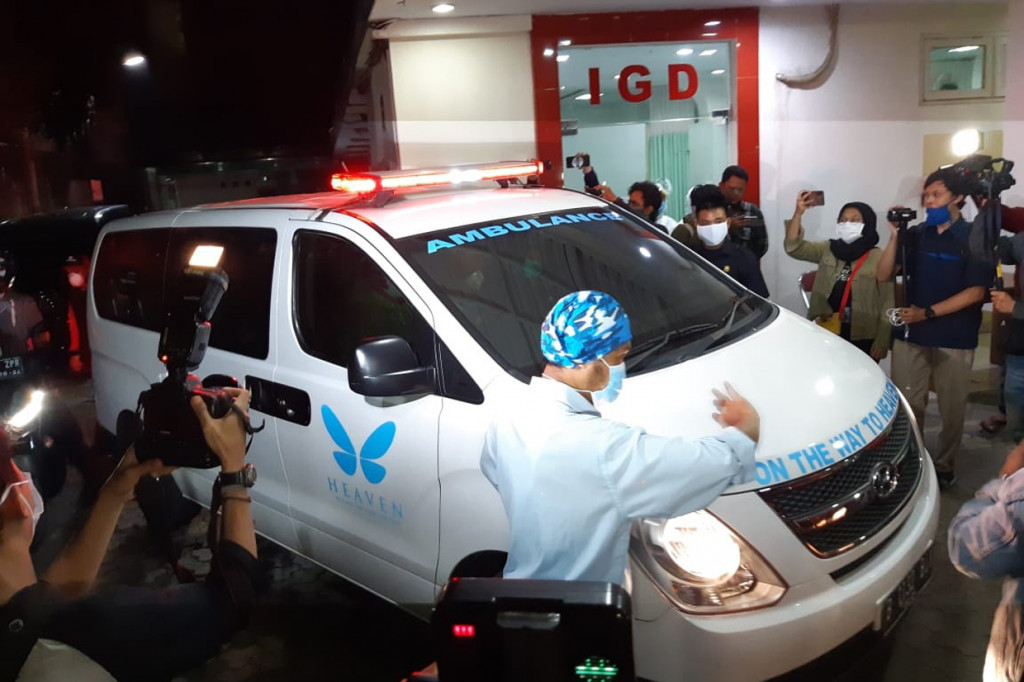 Jenazah Glenn Fredly Diberangkatkan ke Rumah Duka