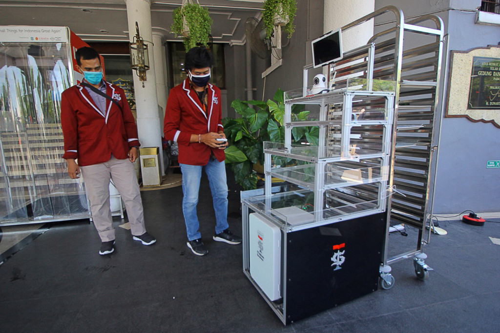 IT Telkom Ciptakan Robot Service untuk Perawatan Pasien Covid-19