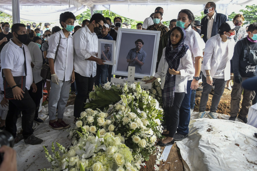 Suasana Haru Iringi Pemakaman Glenn Fredly