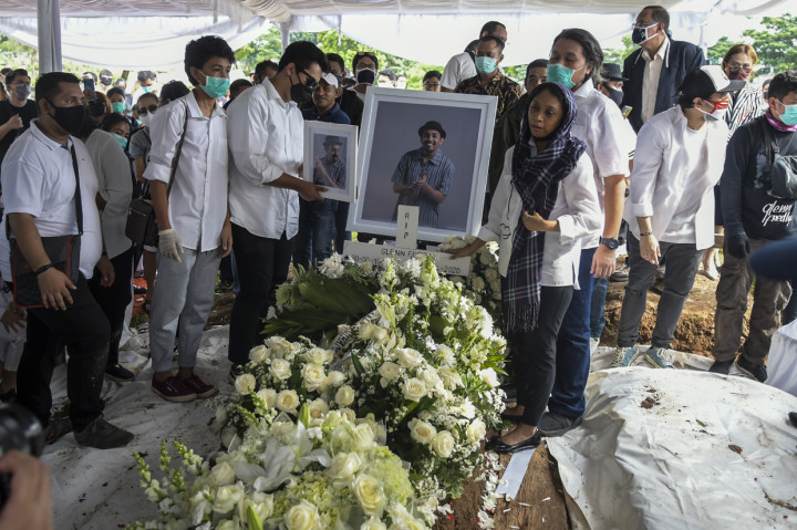 Suasana Haru Iringi Pemakaman Glenn Fredly