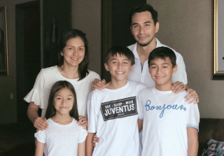 Cara Darius Sinathrya Berkomunikasi Dengan Anak Anaknya