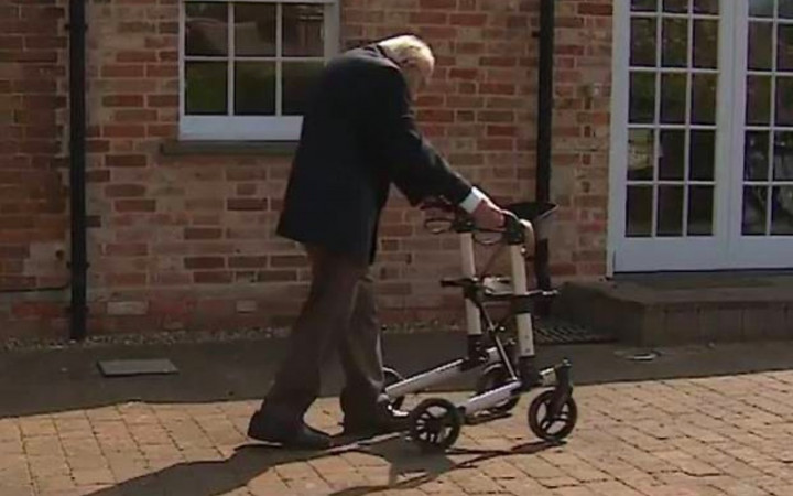 Prajurit Perang Dunia Kumpulkan Donasi Rp78 Miliar untuk Perawat