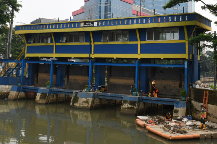 Empat Pintu Air Jakarta Berstatus Siaga