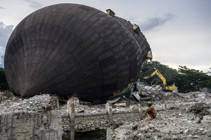 Terdampak Gempa, Masjid Agung Darussalam Palu Mulai Dibongkar