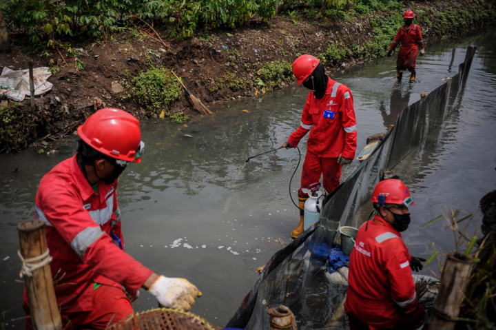 Rembesan Minyak Pertamina Masuk ke Anak Sungai Citarum
