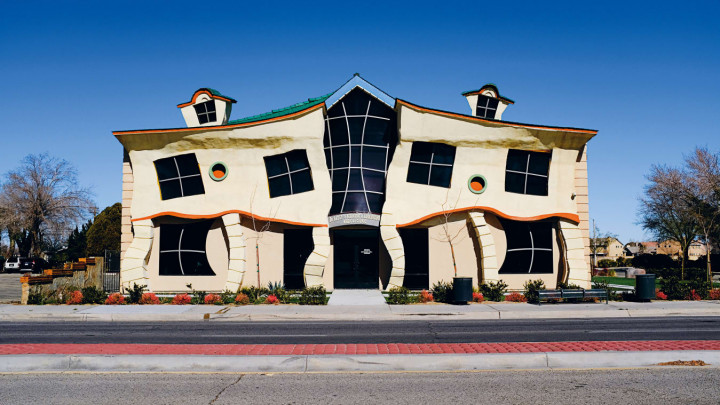 Arsitektur 'Jalanan' yang Ikonik dan <i>Nyeleneh</i>