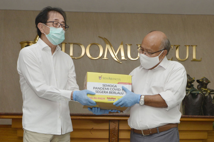 Sido Muncul Salurkan Paket Sembako lewat Media Group