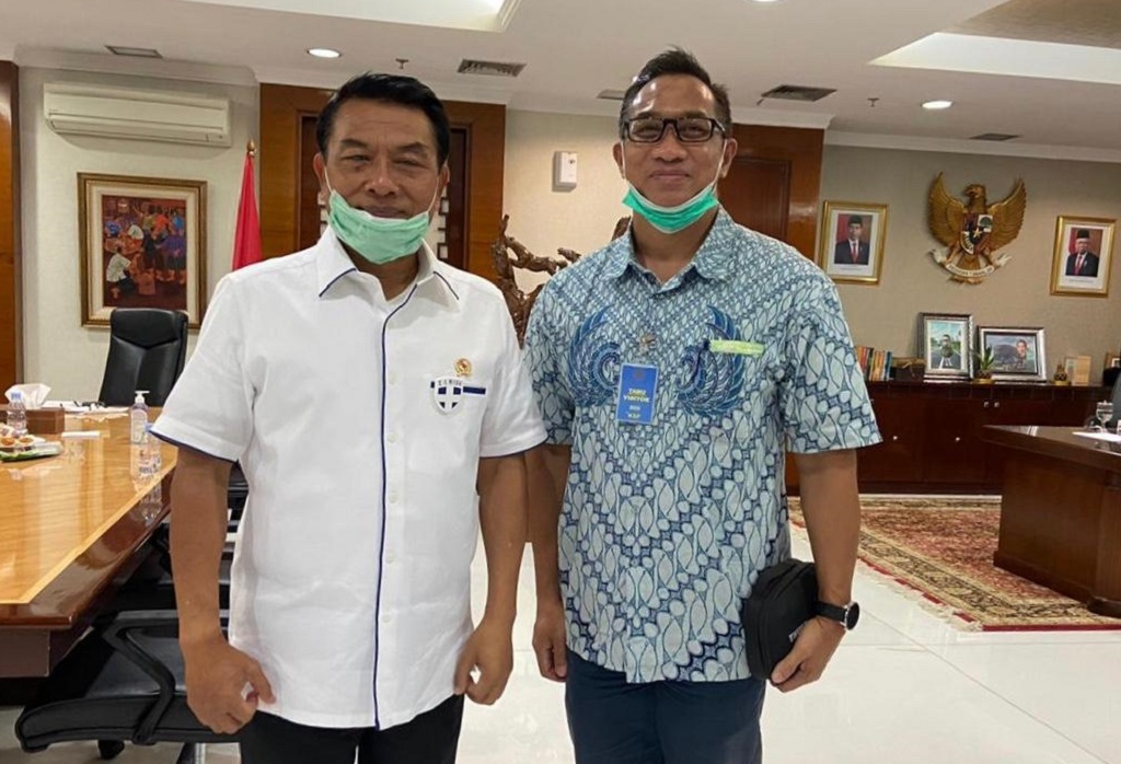 Mantan perenang nasional, Lukman Niode (kanan) meninggal dunia karea Covid-19, Jumat (17/4) (Dok. Humas PRSI)