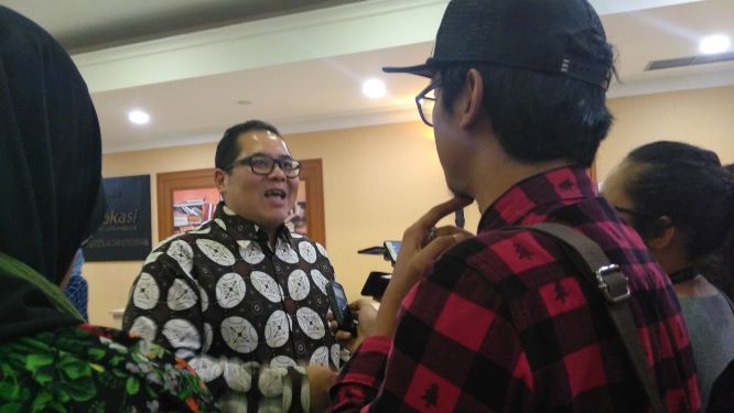 Membayar Aplikasi Pendidikan Menghamburkan Dana BOS