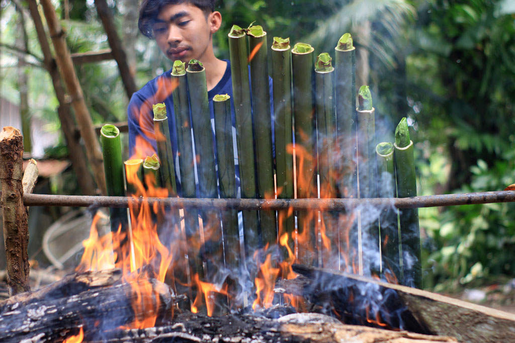 Tradisi Masak Lemang Jelang Ramadan Warga Aceh