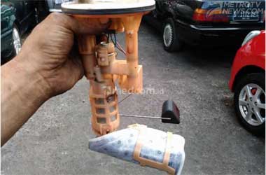 Waktu Tepat Menguras Tangki Bensin Mobil