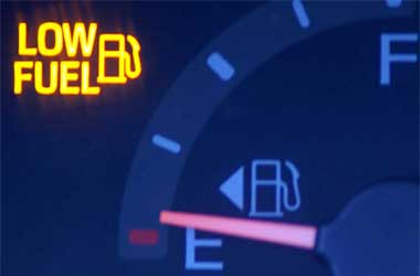 Jarum Indikator Bensin Mobil Tak Akurat? Ini Penyebabnya