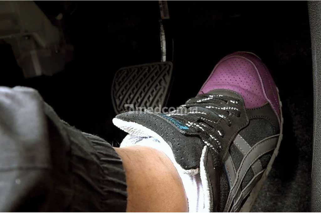 Jangan pilih sepatu dengan sol tebal untuk mengemudi mobil. Medcom.id/Ekawan Raharja
