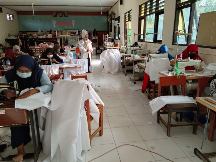 Banyak Pelaku Usaha Banting Setir Produksi Alkes & APD