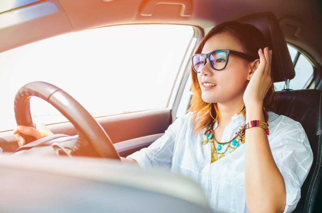 Selalu waspada dalam perjalanan menjadi hal wajib bagi pengendara. Shutterstock