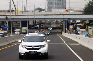 Benarkah Mengemudi Terlalu Pelan Picu Kecelakaan di Jalan?