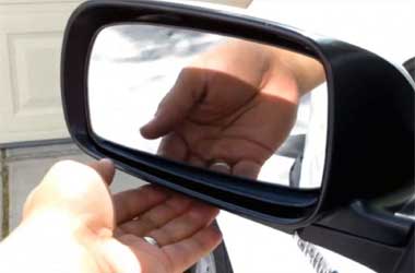 Trik Sederhana Merawat Spion Mobil Agar Selalu Optimal