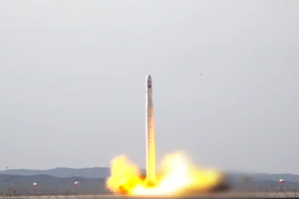 Iran Sukses Luncurkan Satelit Militer Pertamanya