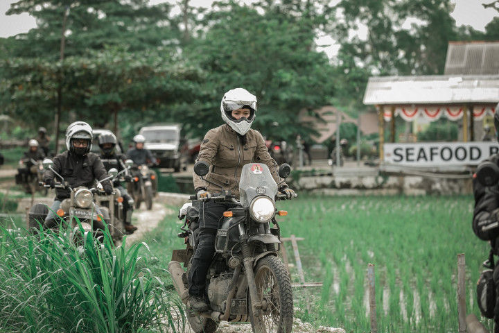 Jisel Tunjukan Makna Hari Kartini dari Kuda Besi