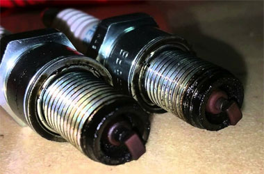 Trik Mudah Membersihkan Busi di Rumah