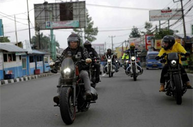 Riding dalam Kondisi Puasa? Perbanyak Air Putih saat Sahur