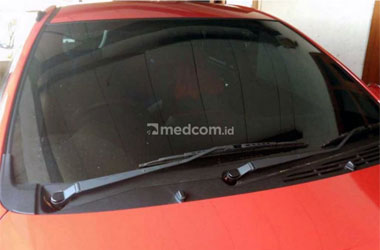 Trik Mudah Mengatasi Kaca Depan Mobil Buram