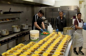 Masjid Inverness Donasikan Makanan untuk Tunawisma Selama Ramadan