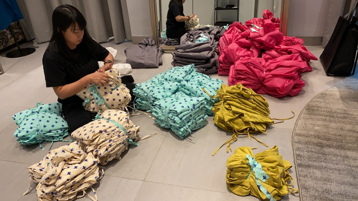 Porsche Gandeng Perancang Busana untuk Memproduksi Gaun Hazmat