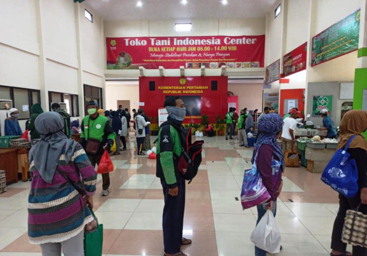 Hari Ketiga Ramadan, Masyarakat Serbu Toko Mitra Tani Kementan