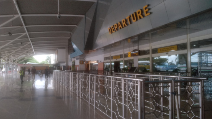 Dua Pesawat Komersial Masih Mendarat di Bandara Sultan Hasanuddin