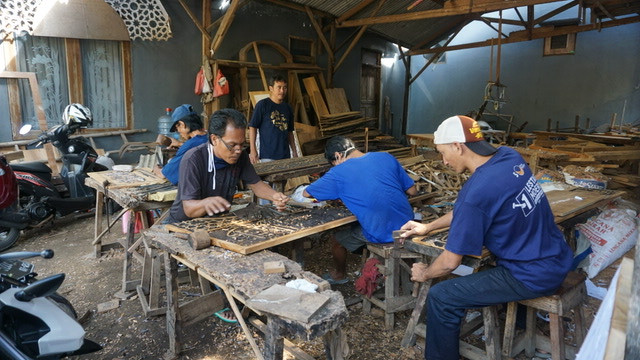 Pesanan Seni Ukir Kaligrafi di Jepara Meningkat Selama Ramadan