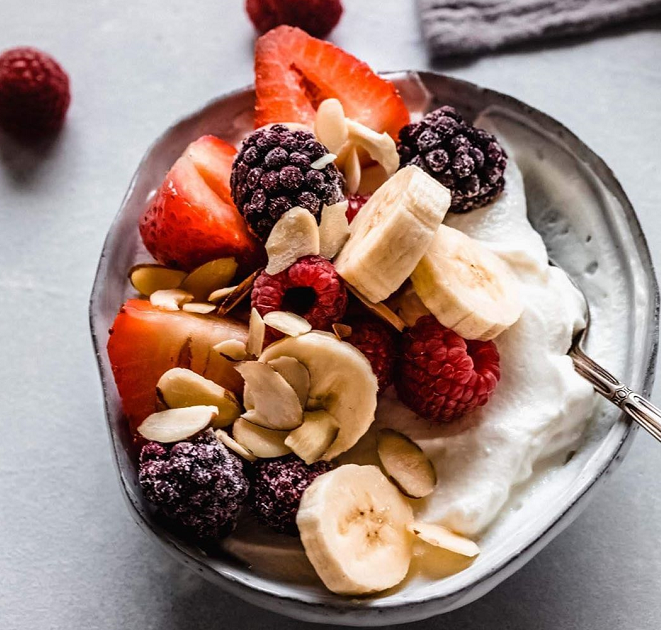 Yoghurt sendiri biasa dibuat untuk dijadikan dessert yang segar. (Foto: Dok. Instagram/@emiliaacmadi)