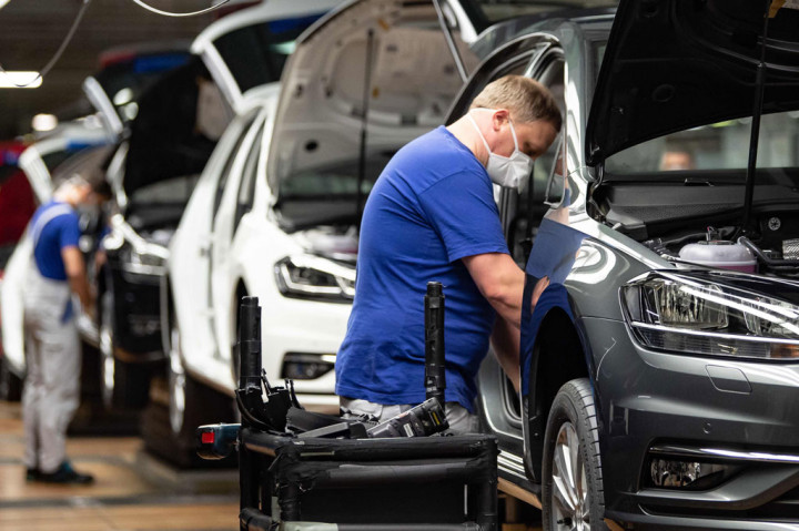 Pabrik VW di Wolfsburg Beroperasi Kembali