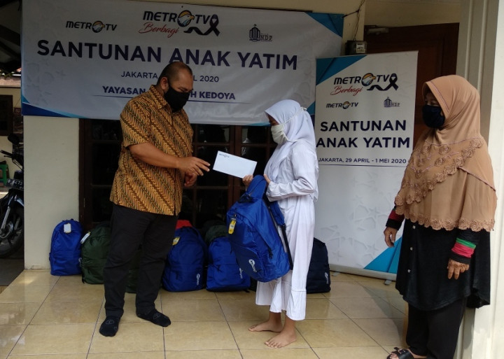 Metro TV Berikan Santunan ke Yayasan Al Fitroh