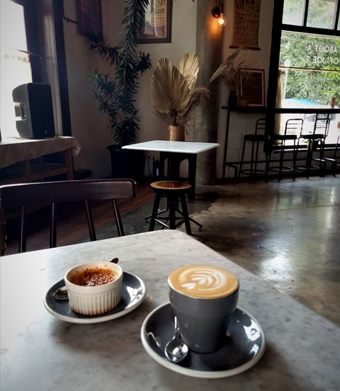 Sepenggal Memori dari Regukan Kopi Spiegel Bar & Bistro