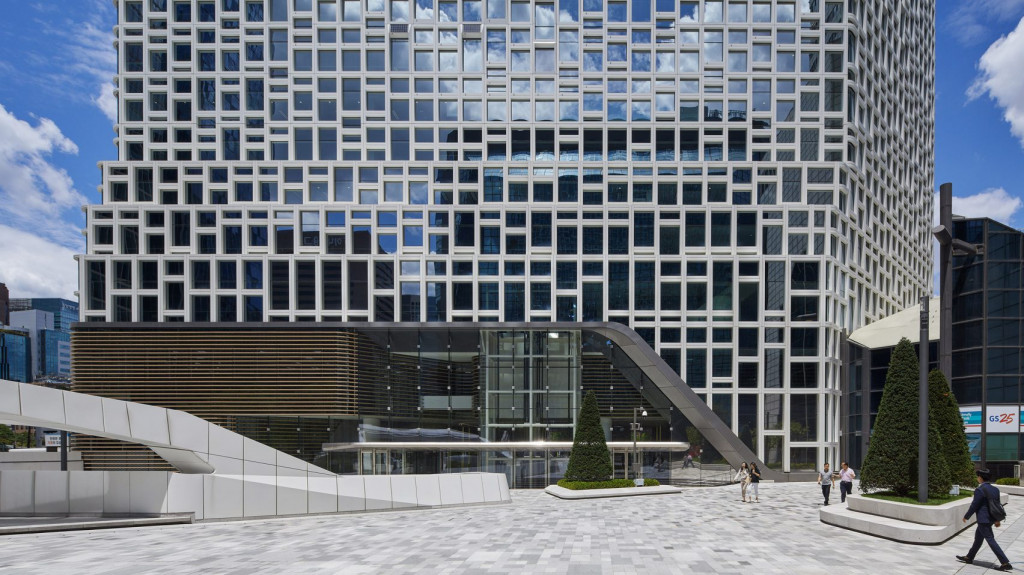 Kantor pusat Hanwha di Seoul. Foto: Rohspace