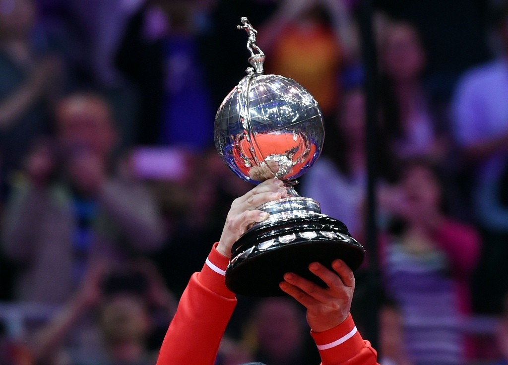 Trofi Piala Uber (AFP/Johannes Eisele)