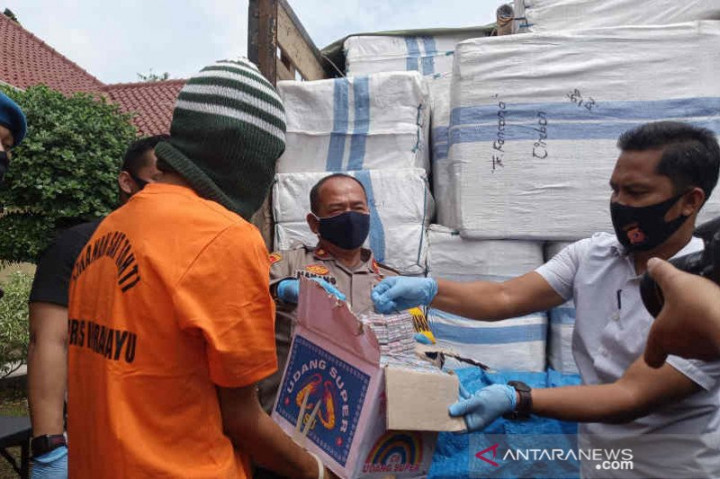 Truk Pengangkut 5 Juta Butir Petasan Ditangkap