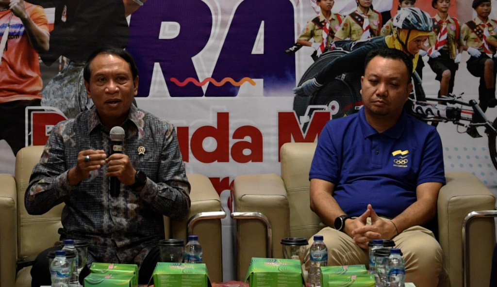 Menpora Zainudin Amali (kiri) bersama KOI Ferry Kono (kanan). (Foto: Antara/Puspa Perwitasari)
