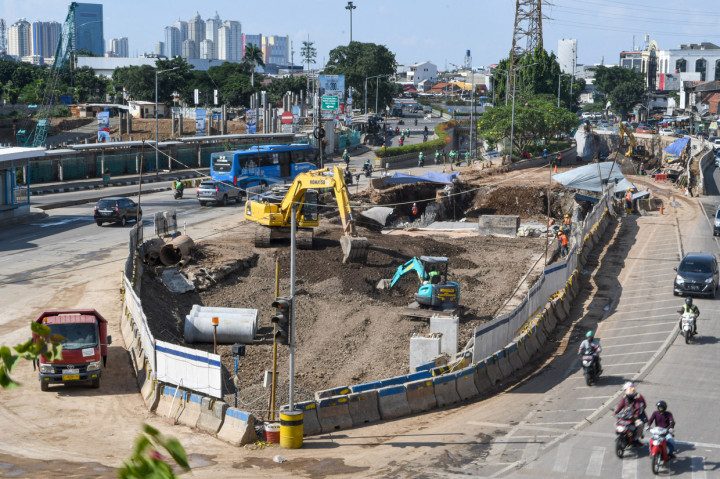 Melihat Progres Pembangunan Underpass Senen Extension