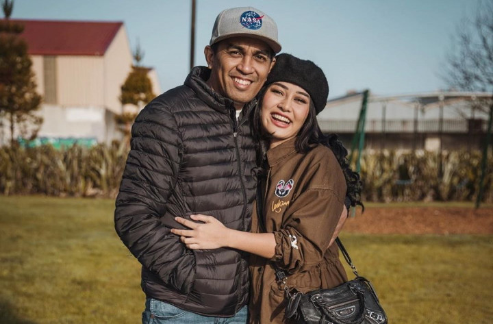 Istri Glenn Fredly Ungkap Alasan Tak Unggah Foto Wajah Putrinya di Medsos