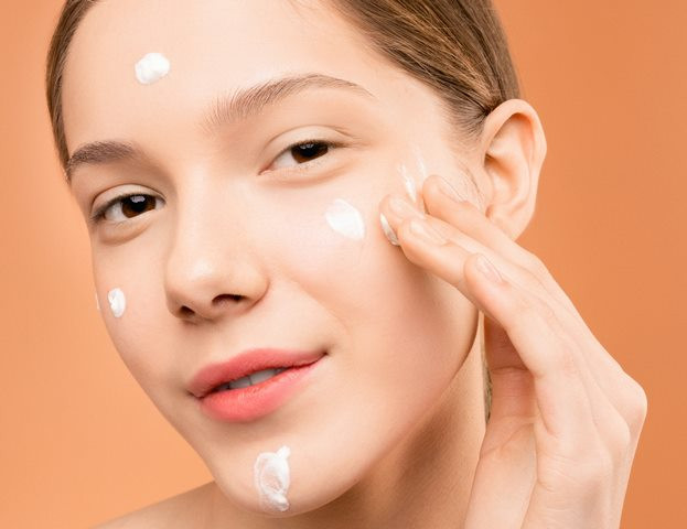 Pentingnya Memakai Sunscreen Meskipun Berada di Dalam Ruangan