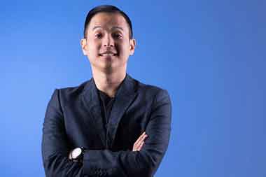 Cara Keluarga Ernest Prakasa Atasi Kebosanan di Rumah