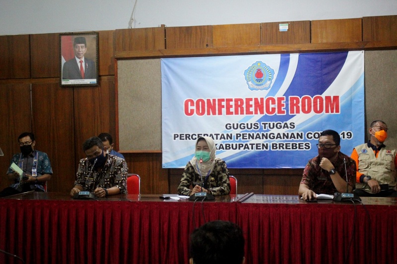  Suasana konferensi pers penanganan covid-19 di Brebes, Jawa Tengah. (Medcom.id/Kuntoro Tayubi)