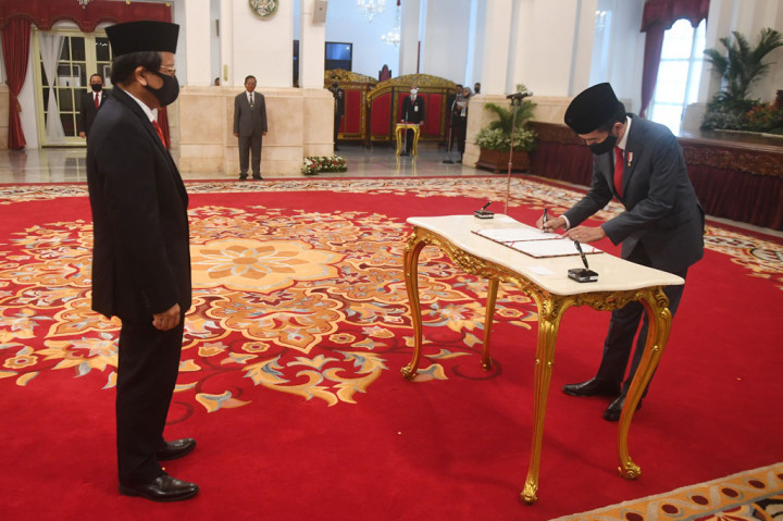 Jokowi Lantik Kepala PPATK