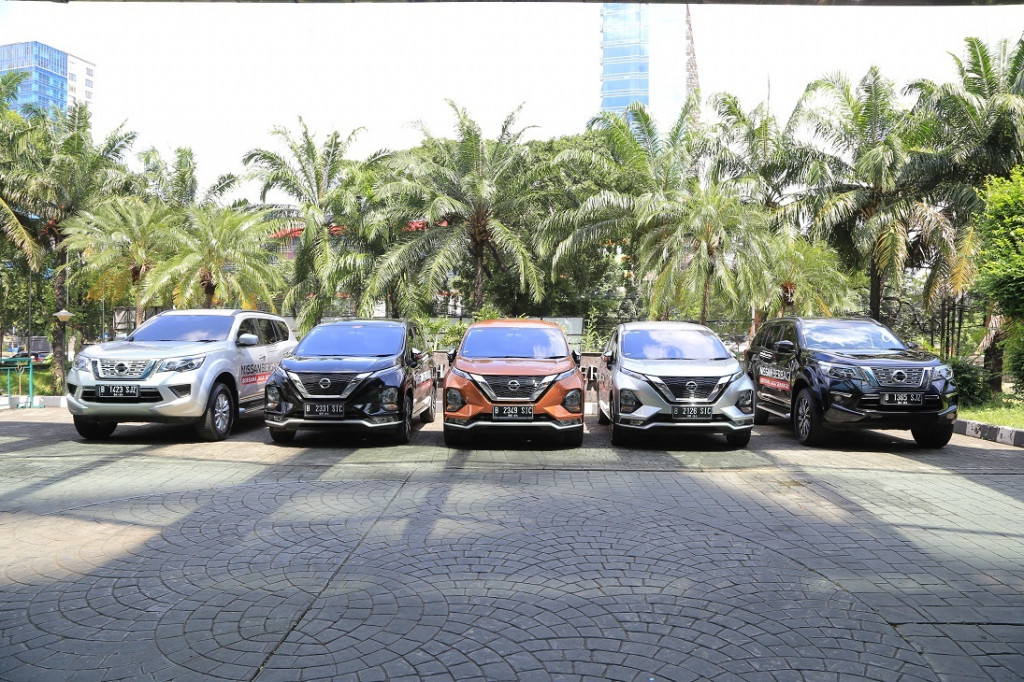 Nissan berikan bantuan berupa fasilitas mobil operasional untuk tim GTPP Covid-19 NIssan