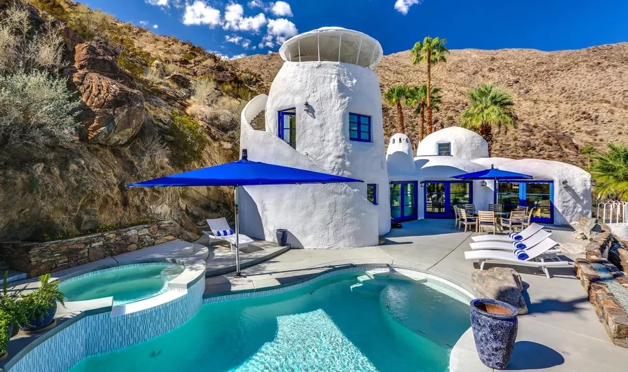  Rumah  Putih  Biru ala Santorini Dijual Rp44 Miliar Medcom id