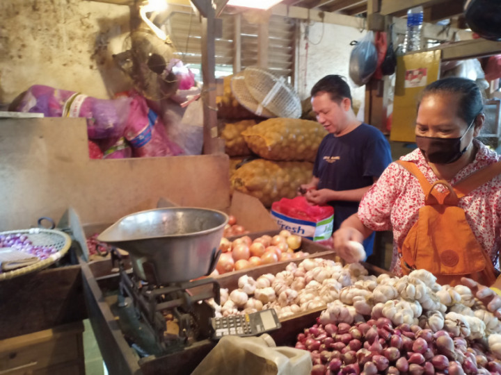 Harga Daging dan Bawang Merah di Pasar Senen Merangkak Naik