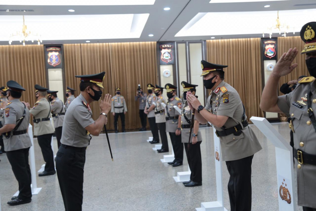 Serah terima jabatan sembilan Kapolda/Humas Mabes Polri.