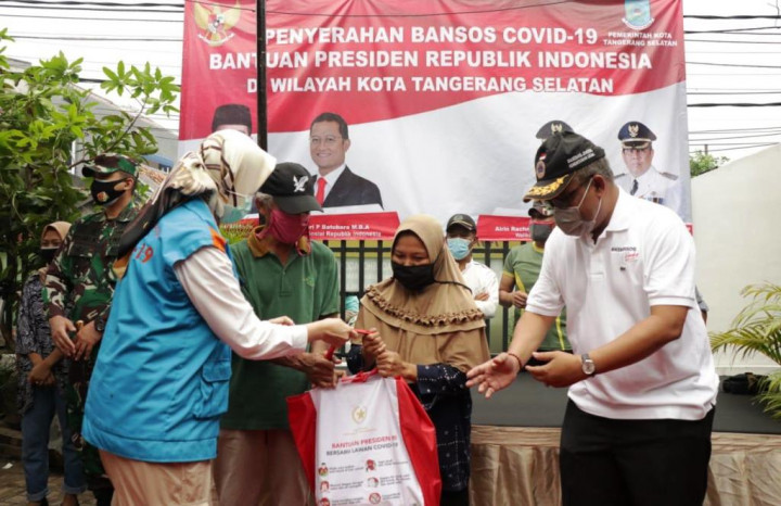 Kemensos Salurkan Bansos Sembako Presiden Tahap Pertama di Tangsel